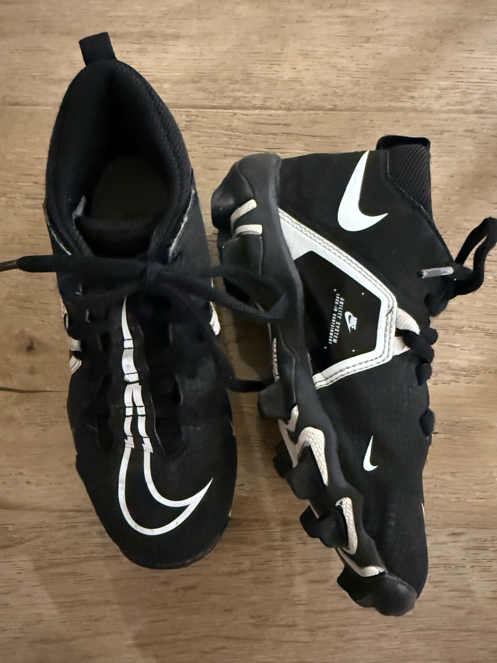Nike Alpha Menace Shark Youth Mid Football Cleats sz 1 wide
